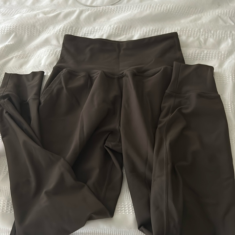 joggers olive color